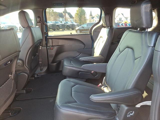 2026 Chrysler Pacifica PACIFICA SELECT AWD