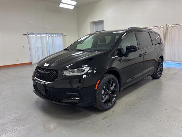 2026 Chrysler Pacifica Select AWD
