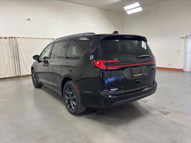 2026 Chrysler Pacifica Select AWD