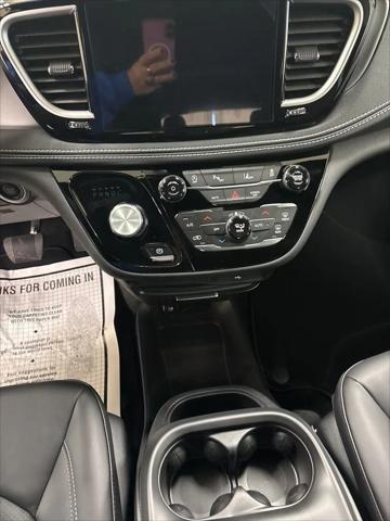 2026 Chrysler Pacifica Select AWD