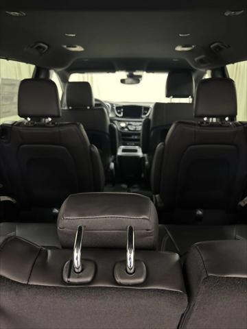 2026 Chrysler Pacifica Select AWD