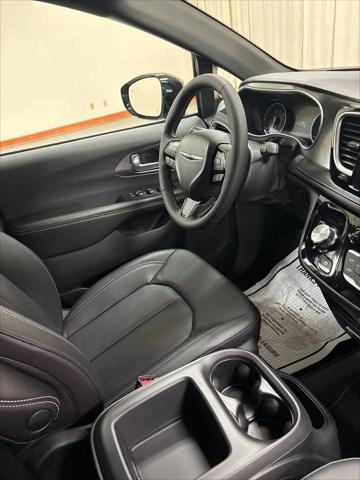2026 Chrysler Pacifica Select AWD