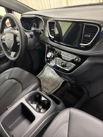 2026 Chrysler Pacifica Select AWD