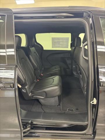 2026 Chrysler Pacifica Select AWD