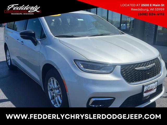2026 Chrysler Pacifica Select for sale in Reedsburg, WI