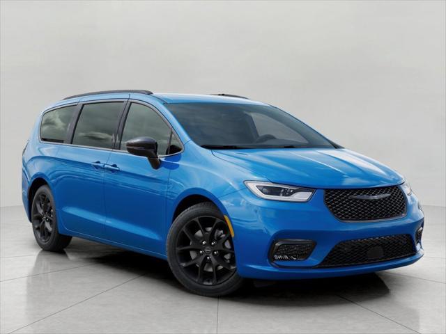 2026 Chrysler Pacifica Select AWD for sale in Kaukauna, WI