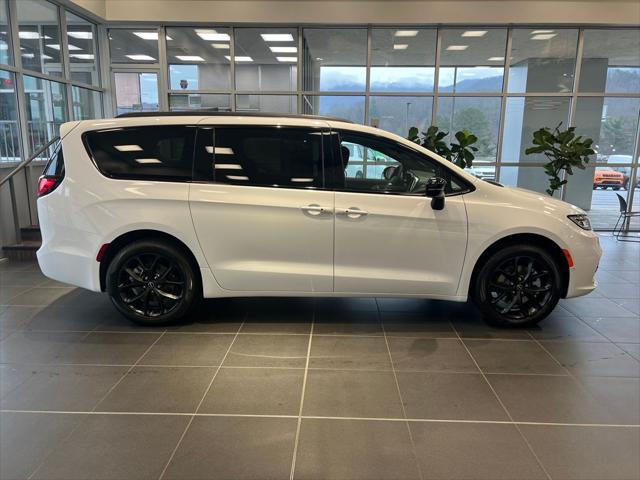 2026 Chrysler Pacifica PACIFICA LIMITED AWD