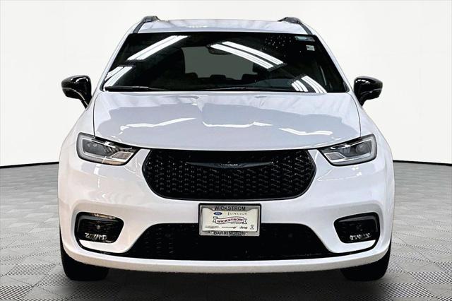 2026 Chrysler Pacifica Select AWD