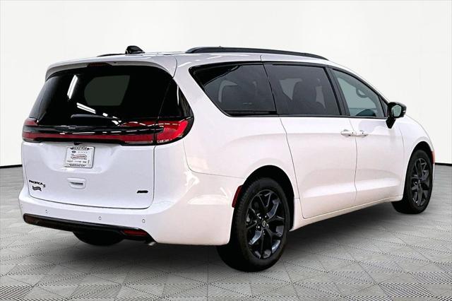 2026 Chrysler Pacifica Select AWD