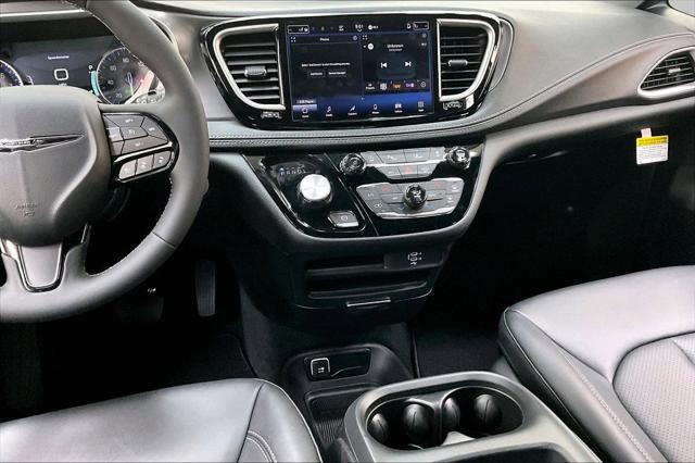 2026 Chrysler Pacifica Select AWD