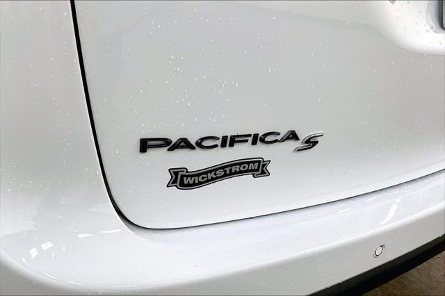 2026 Chrysler Pacifica Select AWD
