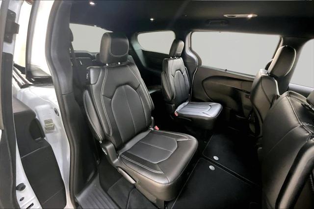 2026 Chrysler Pacifica Select AWD
