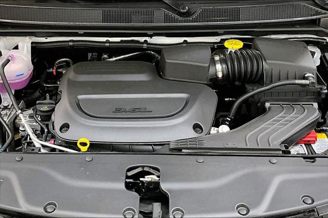 2026 Chrysler Pacifica Select AWD