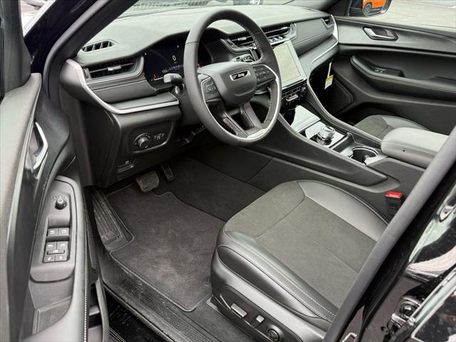 2025 Jeep Grand Cherokee Altitude X 4x2