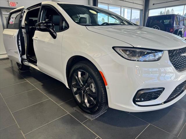 2026 Chrysler Pacifica PACIFICA SELECT AWD