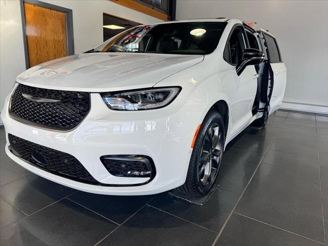 2026 Chrysler Pacifica PACIFICA SELECT AWD