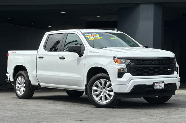 2022 Chevrolet Silverado 1500 4WD Crew Cab Short Bed Custom
