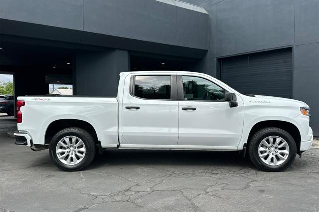 2022 Chevrolet Silverado 1500 4WD Crew Cab Short Bed Custom