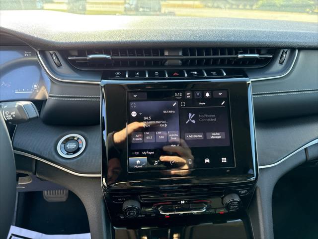 2023 Jeep Grand Cherokee Laredo 4x4