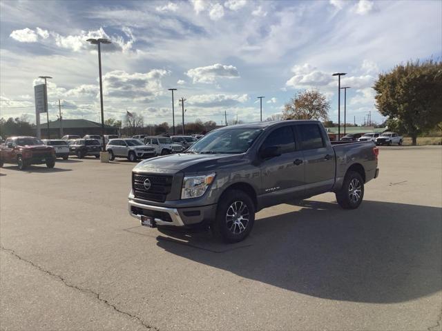 2024 Nissan TITAN Crew Cab SV 4x4 2024 Nissan TITAN Crew Cab SV 4x4