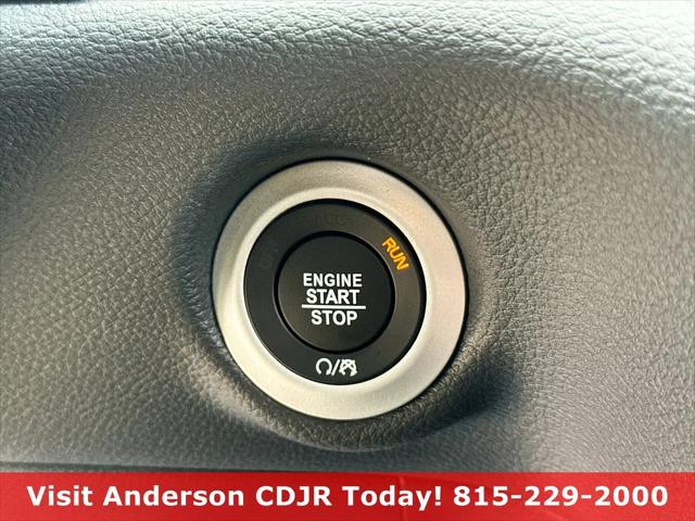 2026 Chrysler Pacifica Select AWD