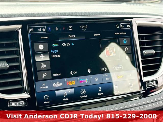 2026 Chrysler Pacifica Select AWD