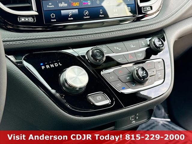 2026 Chrysler Pacifica Select AWD