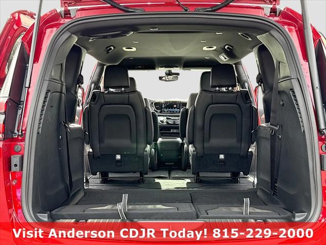 2026 Chrysler Pacifica Select AWD