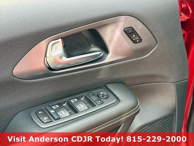 2026 Chrysler Pacifica Select AWD