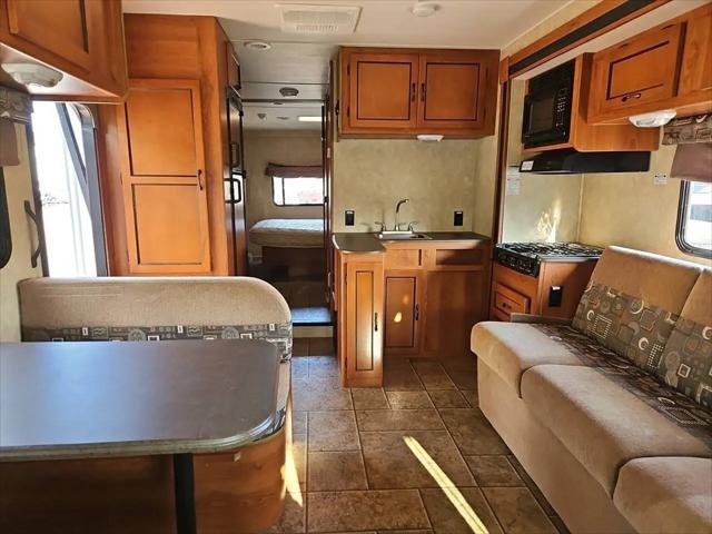 2008 Ford E-450 Cutaway E-450