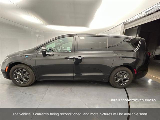 2023 Chrysler Pacifica Hybrid Touring L