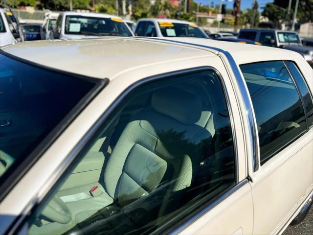 1998 Cadillac DeVille Standard