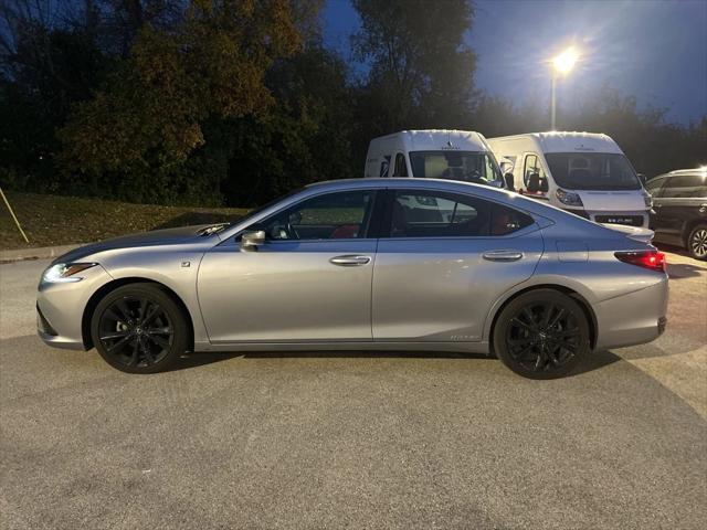2022 Lexus ES 300h F SPORT