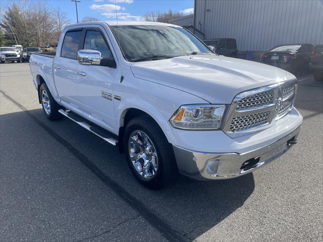 2017 RAM 1500 Laramie Crew Cab 4x4 57 Box