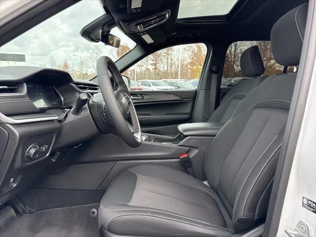 2025 Jeep Grand Cherokee Laredo X 4x2