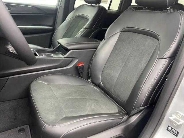 2025 Jeep Grand Cherokee Altitude X 4x2