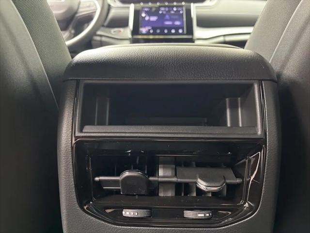 2025 Jeep Grand Cherokee Altitude X 4x2
