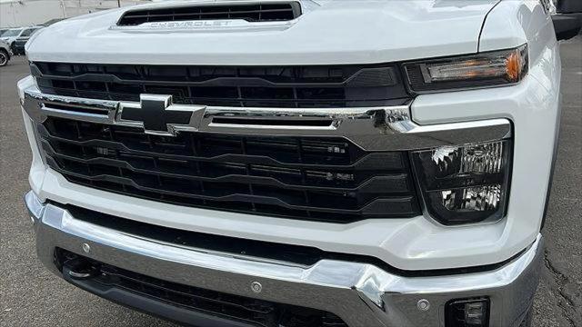 2026 Chevrolet Silverado 2500HD Crew Cab, Standard Bed, LT, 4WD