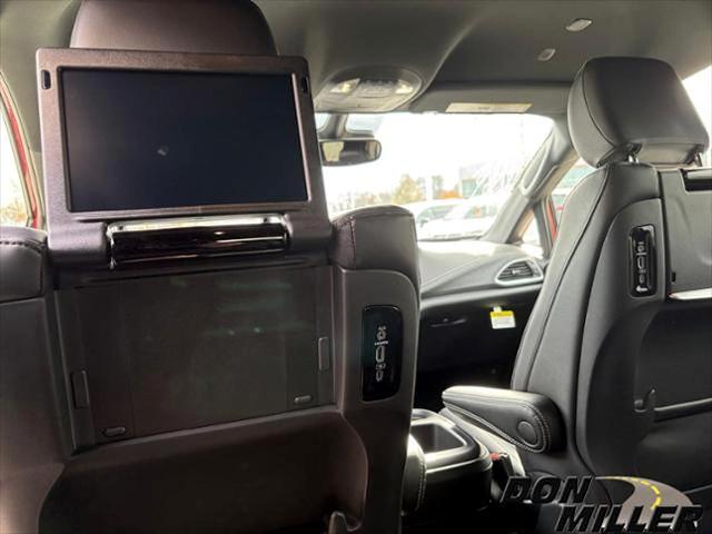 2026 Chrysler Pacifica Select AWD