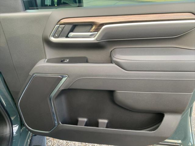 2026 GMC Sierra 2500HD Crew Cab, Standard Bed, SLT, 4WD