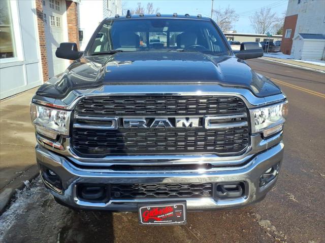 2022 RAM 3500 Big Horn Crew Cab 4x4 8 Box