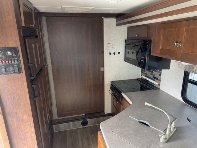 2017 Ford E-450 Cutaway 3050S