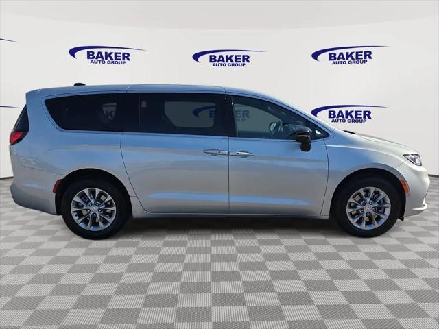 2026 Chrysler Pacifica Select AWD
