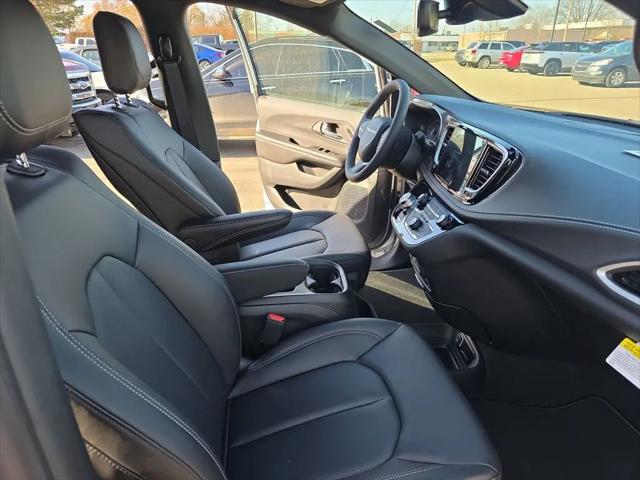 2026 Chrysler Pacifica Select AWD