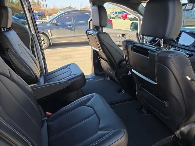 2026 Chrysler Pacifica Select AWD