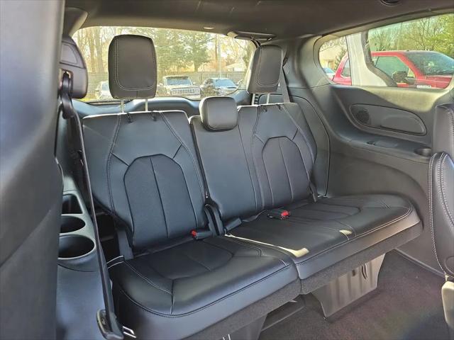 2026 Chrysler Pacifica Select AWD