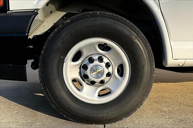 2025 Chevrolet Express Cargo Van RWD 2500 Regular Wheelbase WT