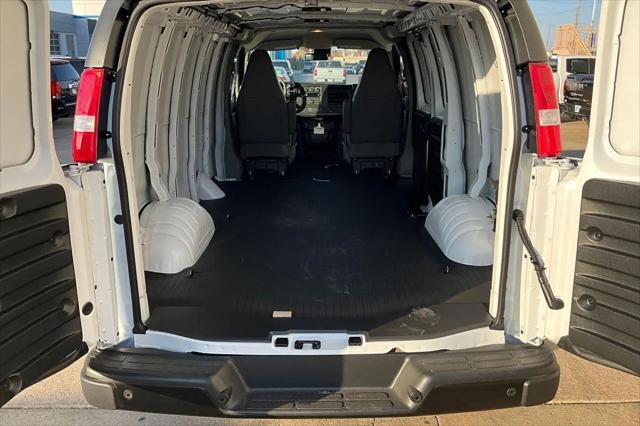 2025 Chevrolet Express Cargo Van RWD 2500 Regular Wheelbase WT