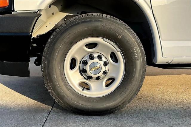 2025 Chevrolet Express Cargo Van RWD 2500 Regular Wheelbase WT