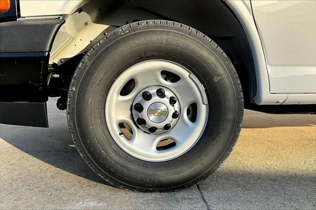 2025 Chevrolet Express Cargo Van RWD 2500 Regular Wheelbase WT